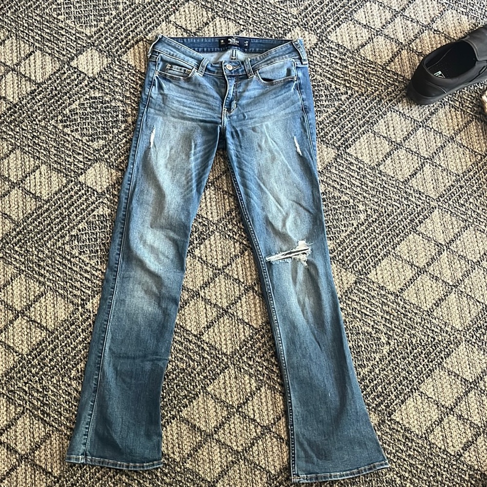 HOLLISTER- Low rise boot-cut jeans